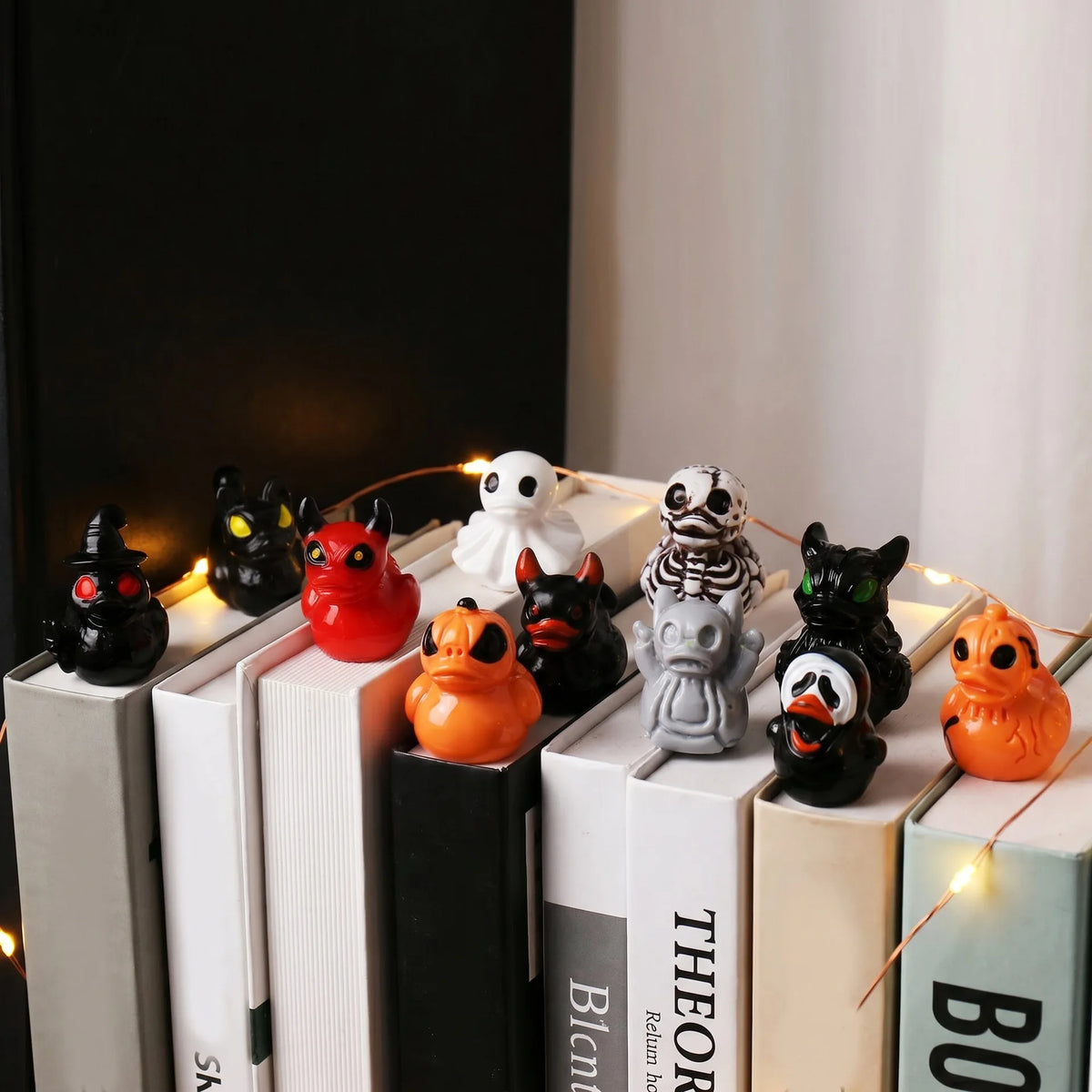 Haunted Mini Figurines (48 pcs)
