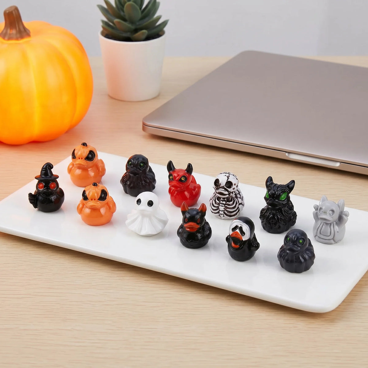 Haunted Mini Figurines (48 pcs)